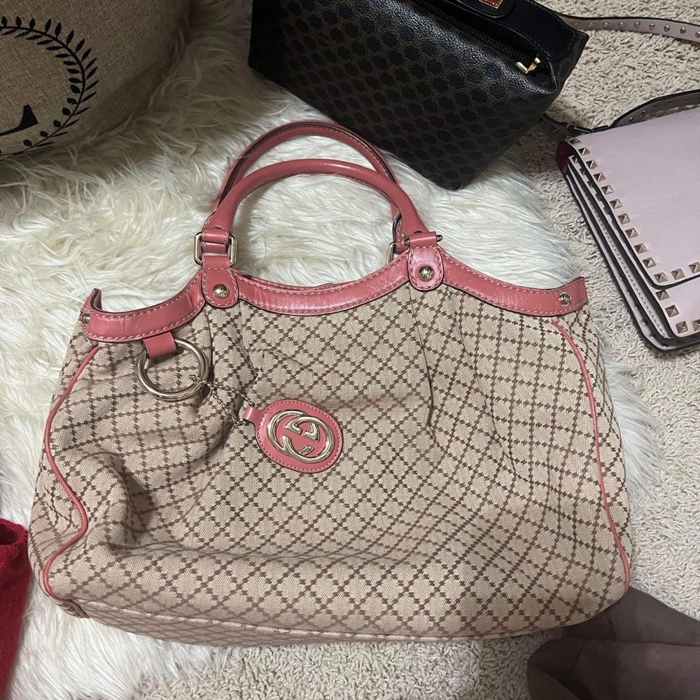 Gucci 100% Authentic Hand bag